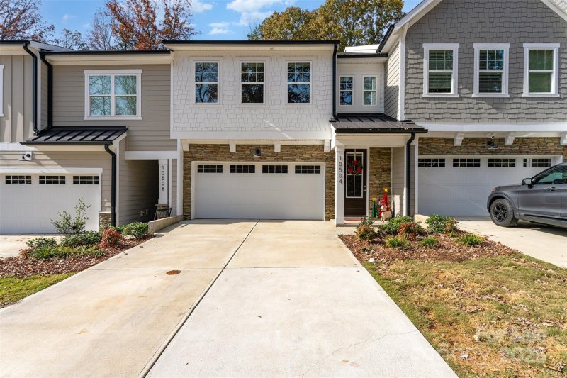 Washam Potts Townhomes, Cornelius Community