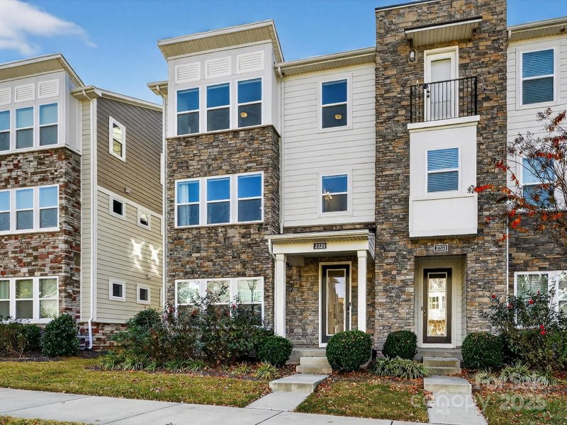 Aria at the Park, Charlotte Community