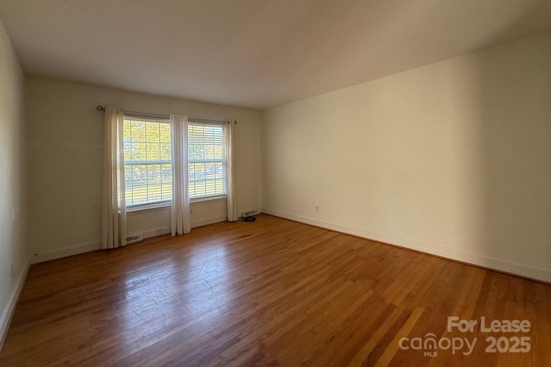 Property image 4 at 6126 Cherrycrest Lane, Charlotte, NC 28217