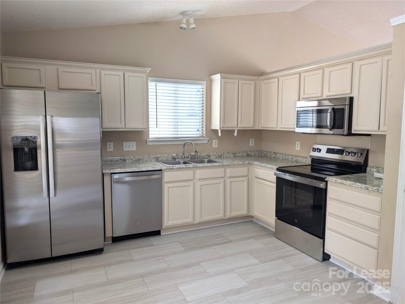 Property image 2 at 144 W Walnut Avenue, Mount Holly, NC 28120