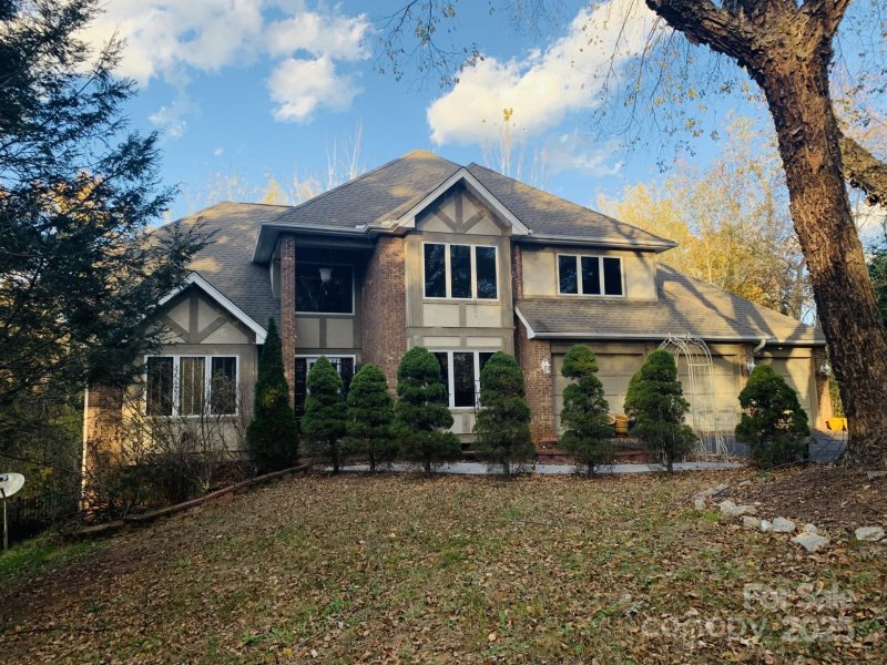 Twin Lakes, Candler Community