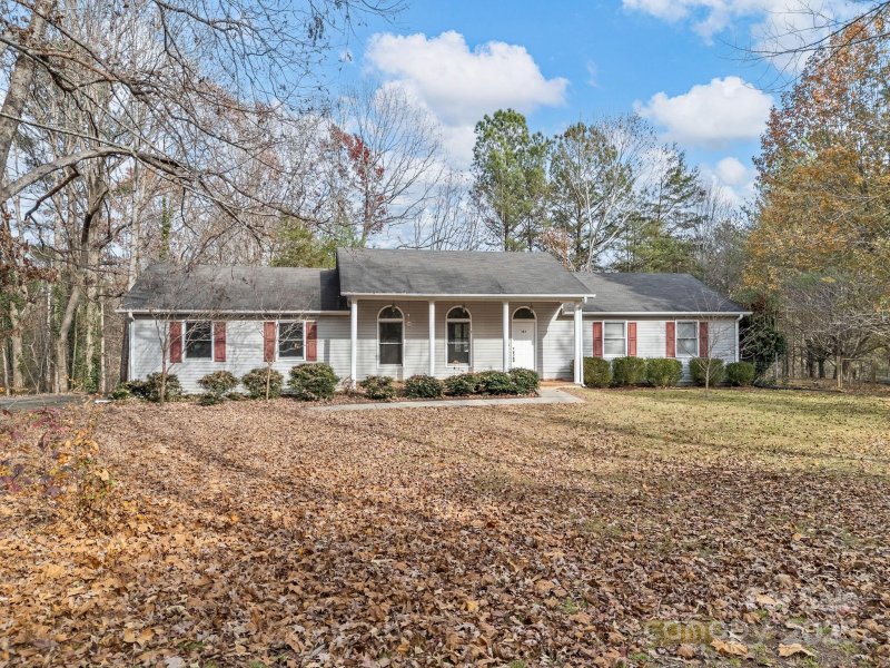 Woodys Estates, Tryon community