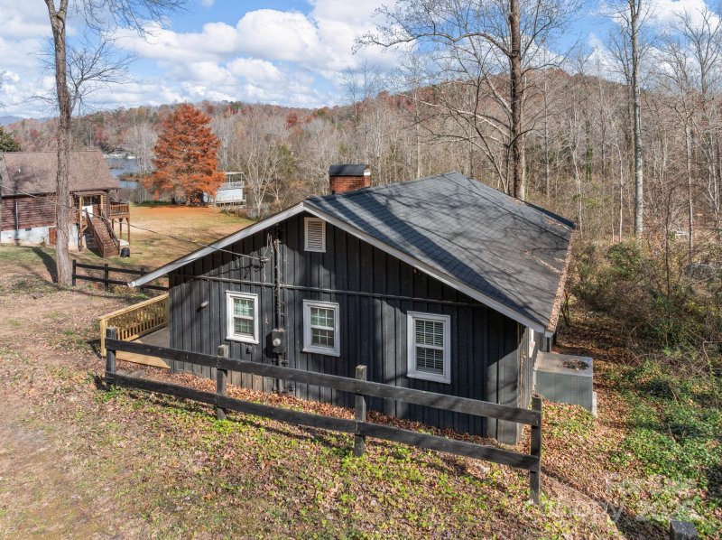 Property image 4 of 1420 W Lakeshore Drive in Lake Lanier, Landrum, SC 29356