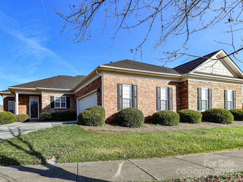 2802 Santiago Circle