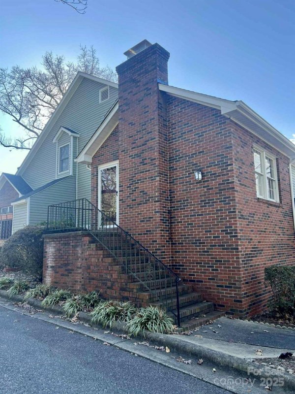 Property image 2 at 261 5th Avenue, Hickory, NC 28601