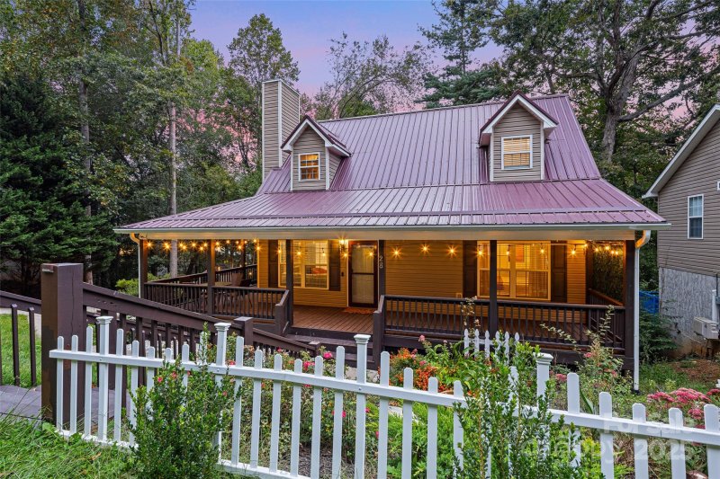 Biltmore Grove, Candler Community