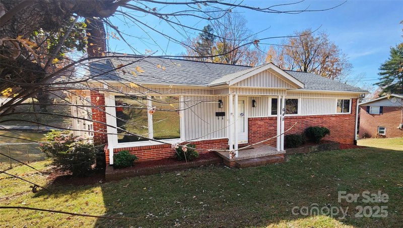 Tanglewood, Hickory Community