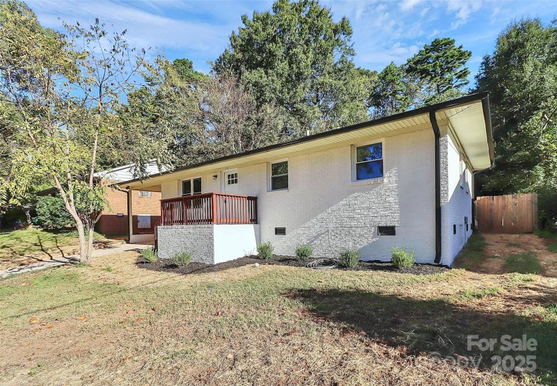 Property image 2 at 735 Wilbrown Circle, Charlotte, NC 28217