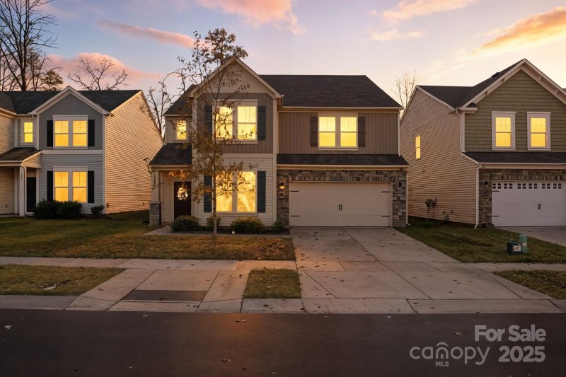 Gibbon Woods, Charlotte Community