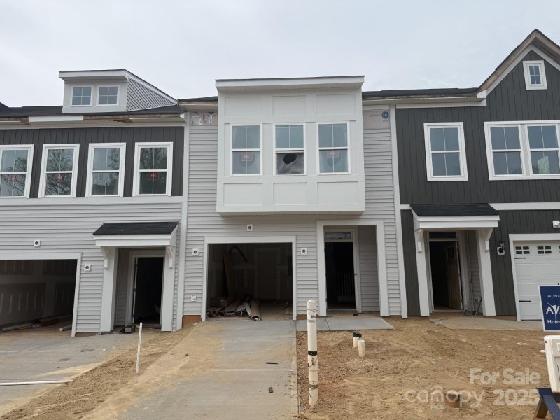 Sloan Station, Charlotte Community