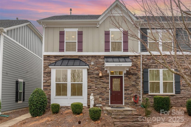 Bryton Square, Huntersville Community