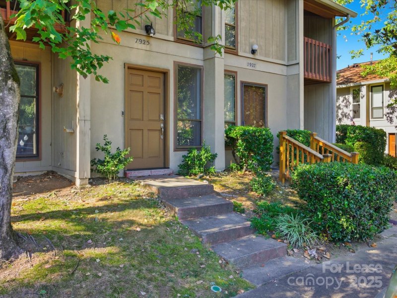Property image 4 at 7925 Charter Oak Lane, Charlotte, NC 28226