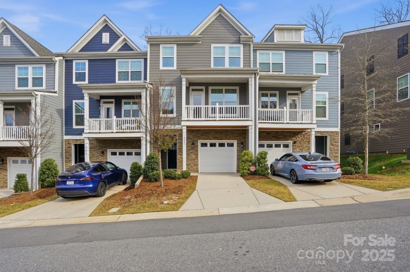 Glenmere, Charlotte Community