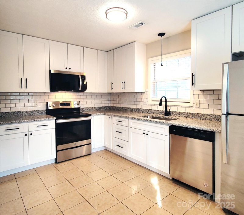 Property image 3 at 7207 Barcliff Drive, Charlotte, NC 28212