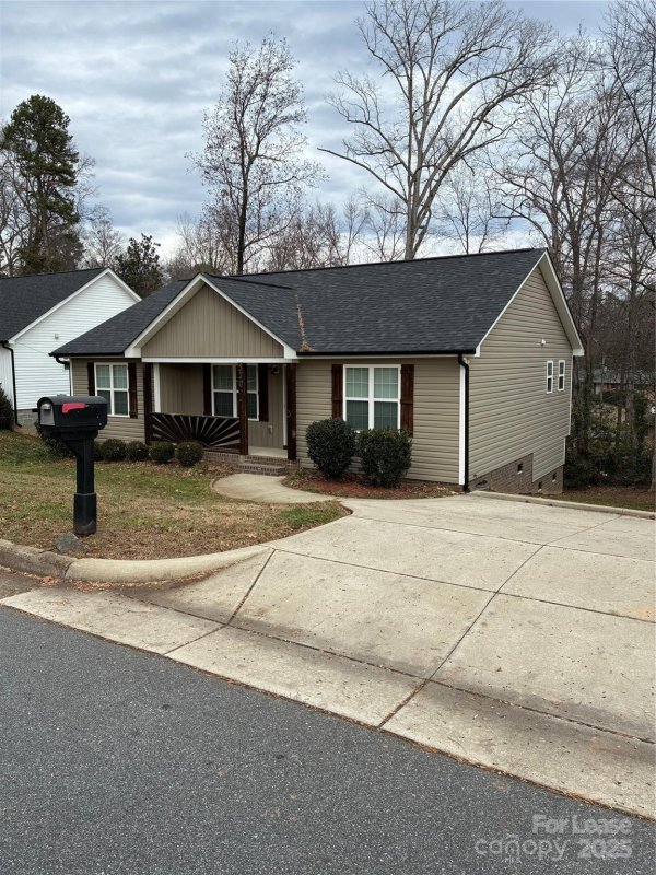 520 Ne Hillandale Street