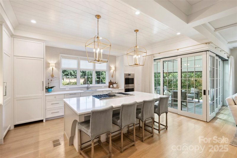 Property image 4 at 2355 Croydon Road, Charlotte, NC 28207