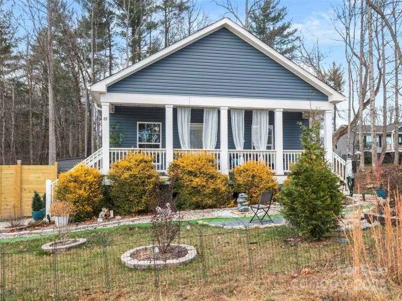 Oakwood Acres, Hendersonville community