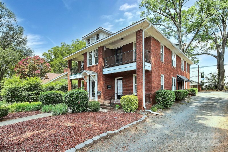Property image 2 at 911 Sunnyside Avenue, Charlotte, NC 28204
