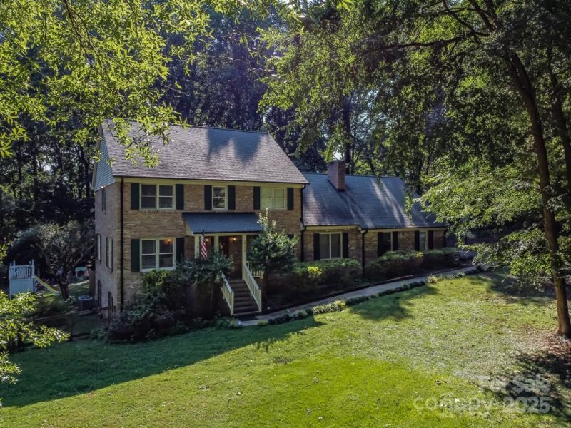 Summerfield, Salisbury Community