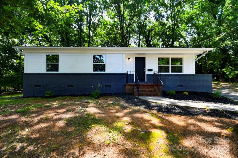 1513 Greenview Place