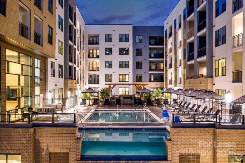 101 W Morehead Street