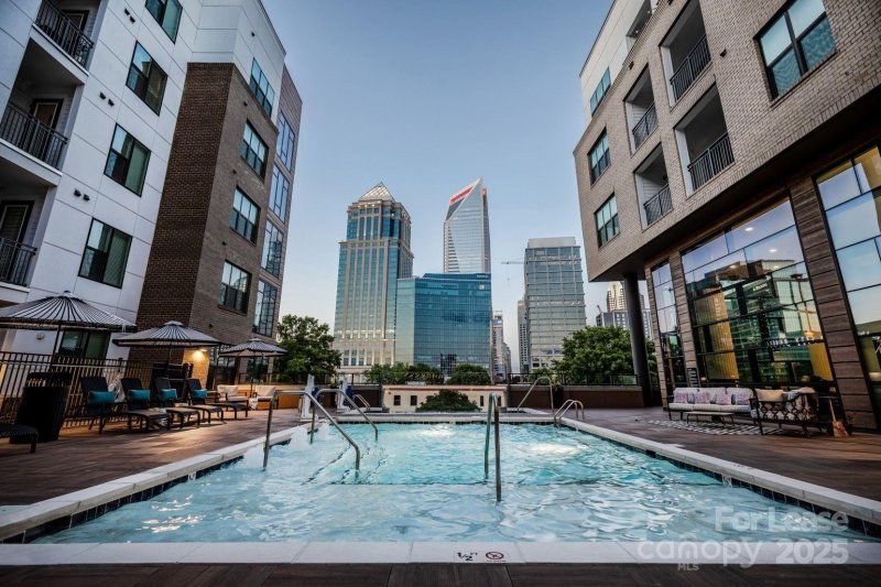 101 W Morehead Street