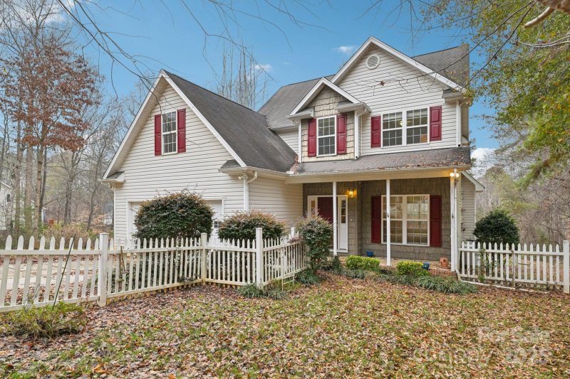 3543 Lake Bluff Drive