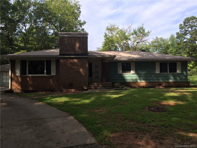 15601 Knollwood Place