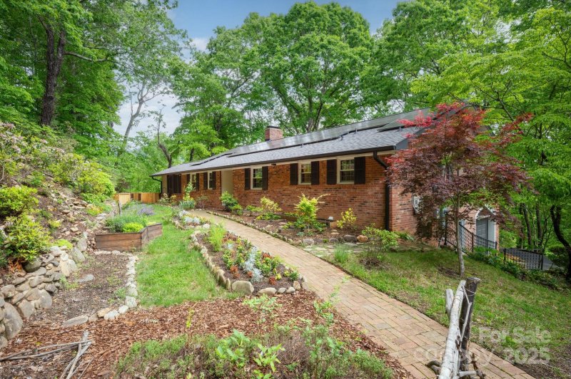 Spring Hill, Black Mountain community