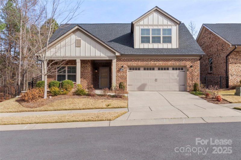 Courtyards at Tega Cay, Tega Cay community