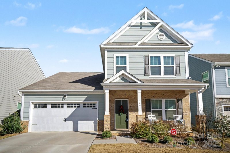 Alexander Commons, Monroe community