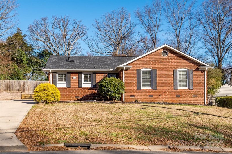 Starmount, Charlotte community