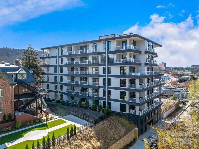 145 Biltmore Avenue Condominiums, Asheville community