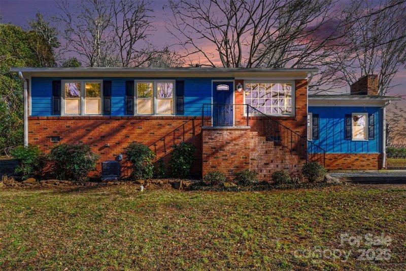 Southern Heights, Shelby community