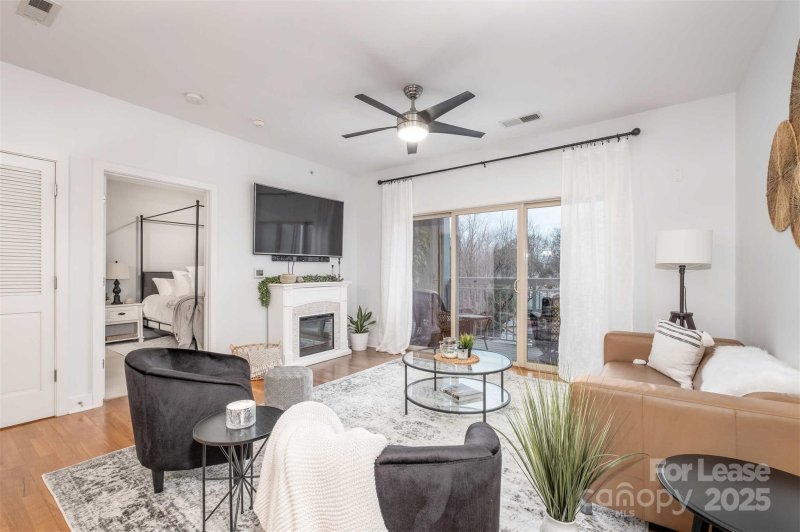 Skybridge Terrace, Charlotte community