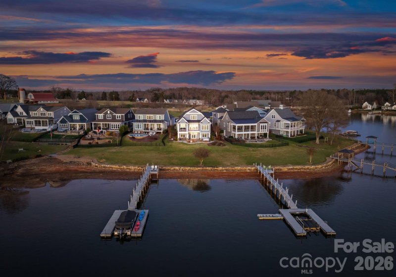 Sisters Cove, Mooresville community