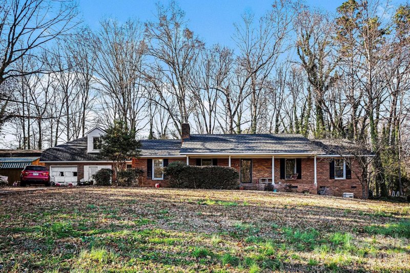 Barbee Farms, Monroe community