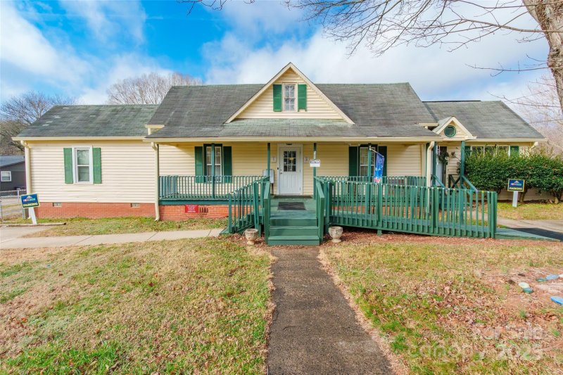 Oakland Heights, Statesville community