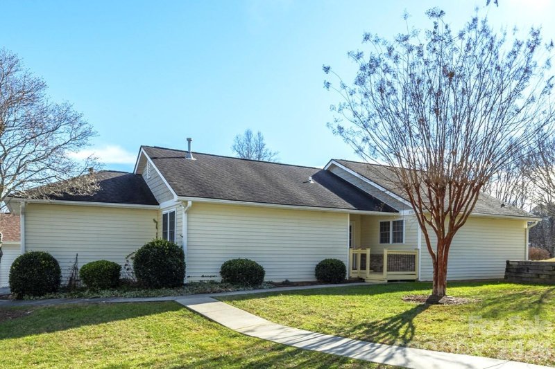 115 Creeks End Circle