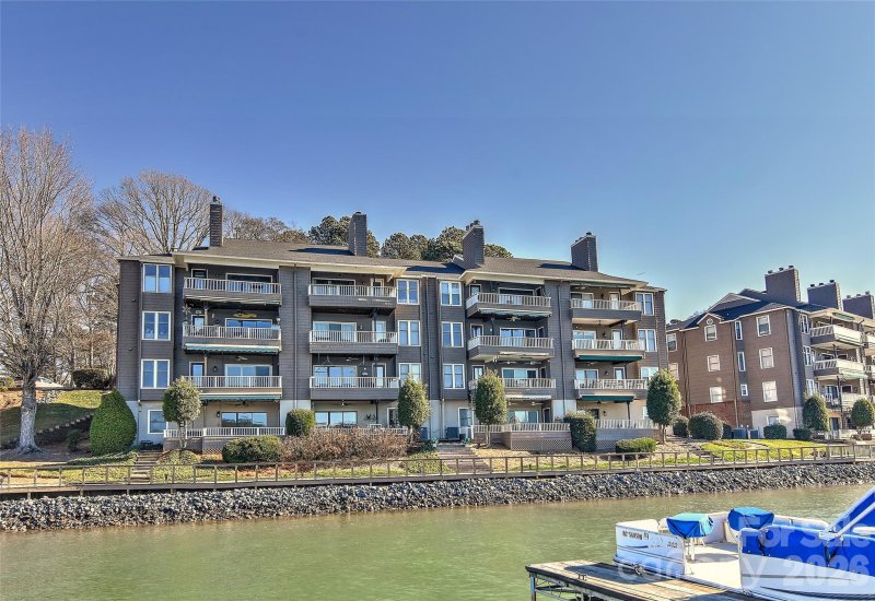 Emerald Point, Charlotte community