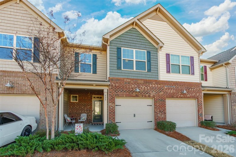 525 Common Raven Court