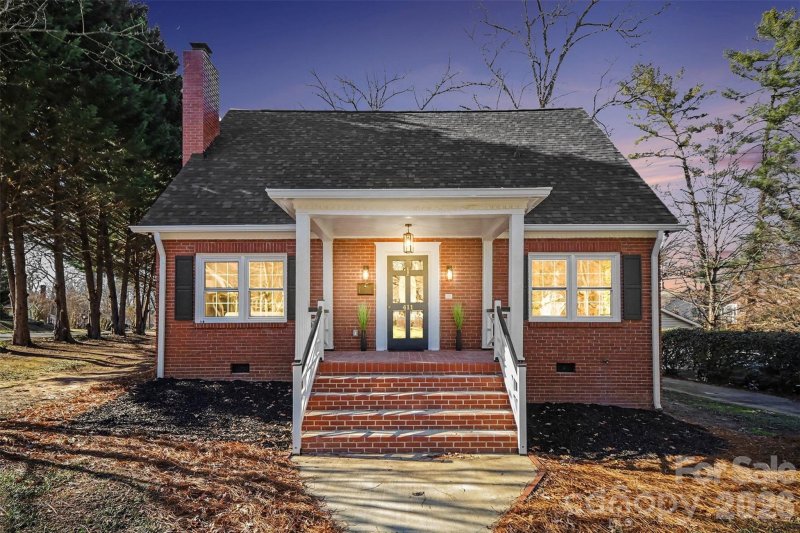 York Chester, Gastonia community