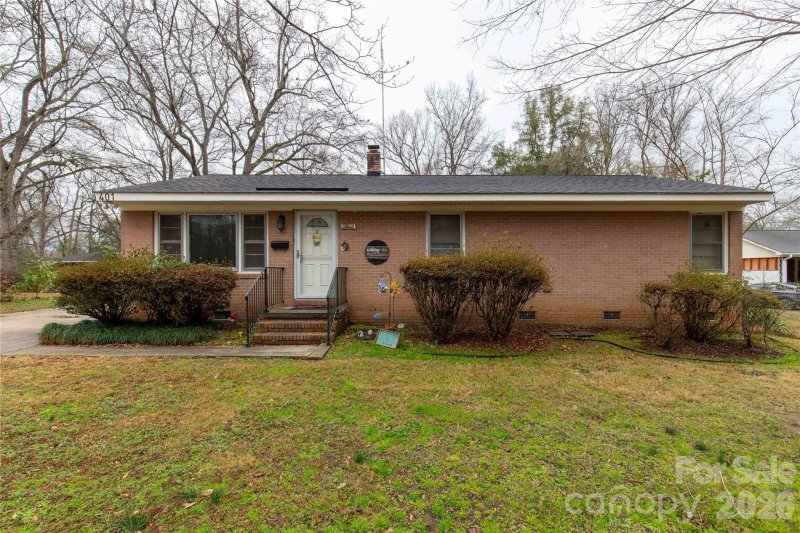 401 N Woodland Drive