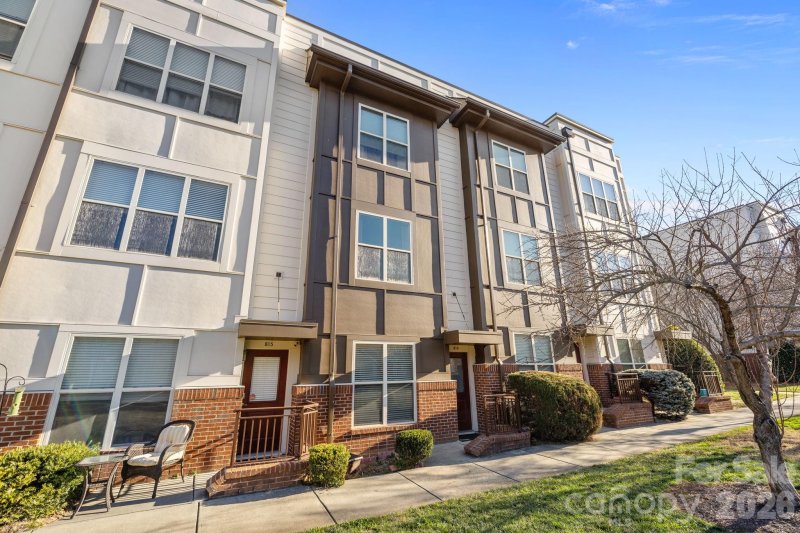 819 Seigle Point Drive