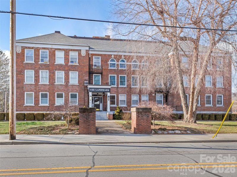 Landmark Condominiums, Waynesville community