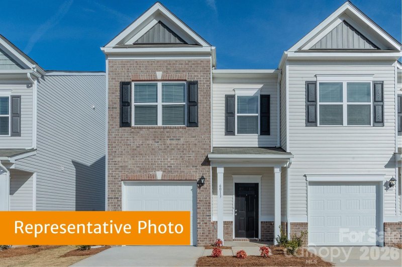 Hickory Glen, Charlotte community