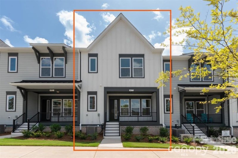 Brixton Towns, Charlotte community