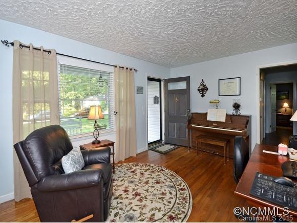 Property image 2 at 422 Hillcrest Circle, Hendersonville, NC 28792