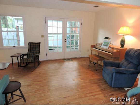 Property image 4 at 1409 B4 Kensington Court, Hendersonville, NC 28791