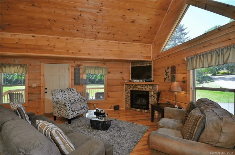 Property image 5 at 207 Oscelake Way, Hendersonville, NC 28739